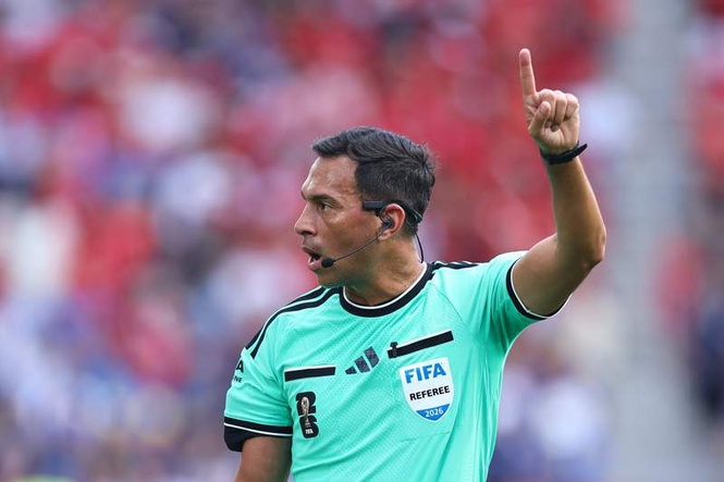 Image from: World Cup five-second restart rule explained as Canada awarded tournament’s first reverse throw-in