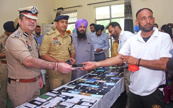 Image from: 369 lost, snatched phones returned to owners in Ludhiana