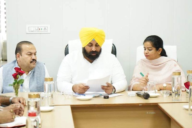 Image from: Rid Ludhiana of potholes, manholes by June 30: Bains to MC