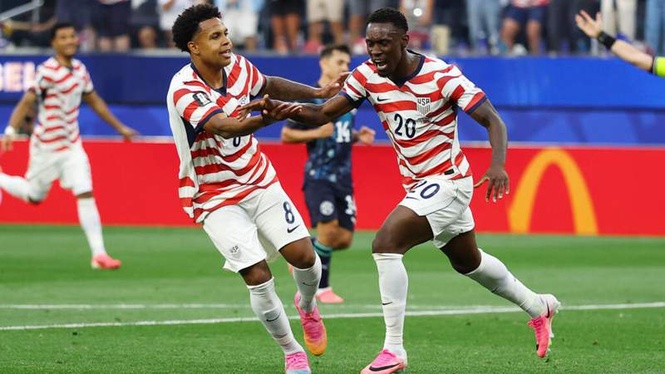 Image from: USA - Paraguay: Co-hosts cruise to dominant Group D opener