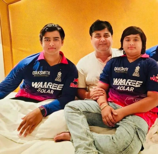 Image from: Aashirwad Sooryavanshi smashes century, proud Vaibhav bhaiya can’t keep calm
