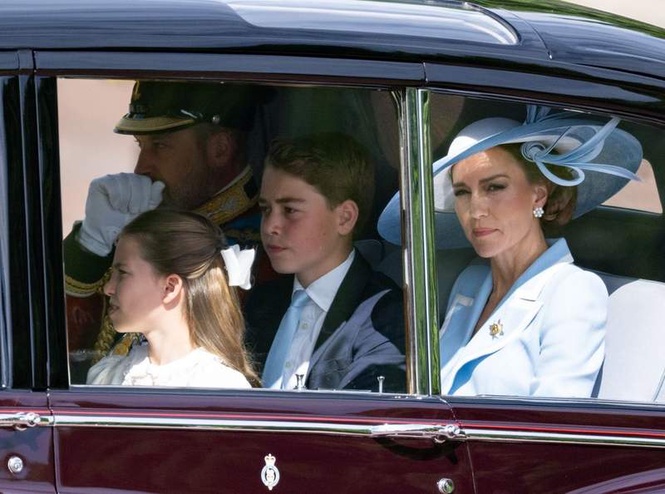 Image from: Catherine seen arriving at Buckingham Palace alongside her children ahead of King's Birthday Parade
