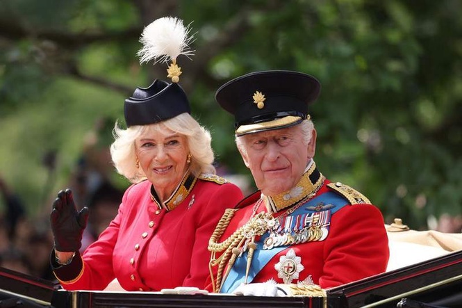 Image from: Queen dons black beret with white feather as she celebrates King's official birthday