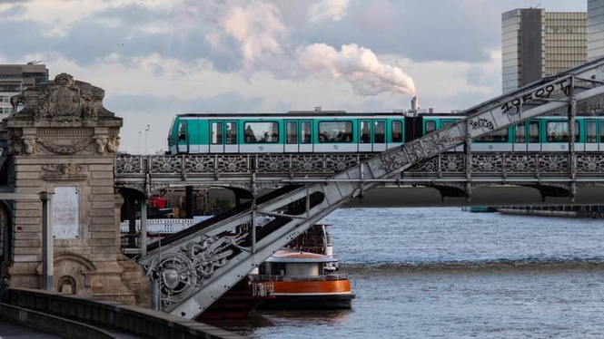 Image from: Paris: How to avoid summer travel chaos ahead of RER, metro and tram line disruptions