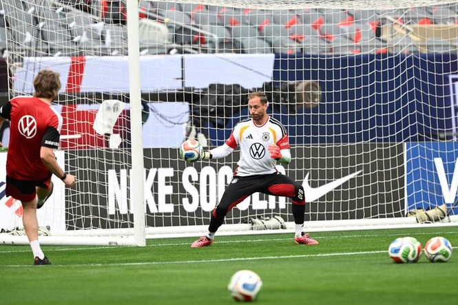 Image from: Germany's Baumann given top marks for accepting Neuer return