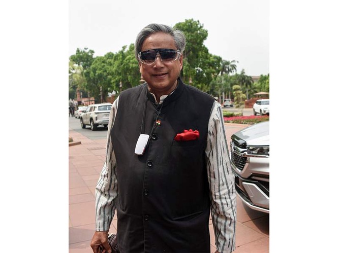 Image from: Shashi Tharoor expresses gratitude to Oman for swift rescue of 21 Indian seafarers