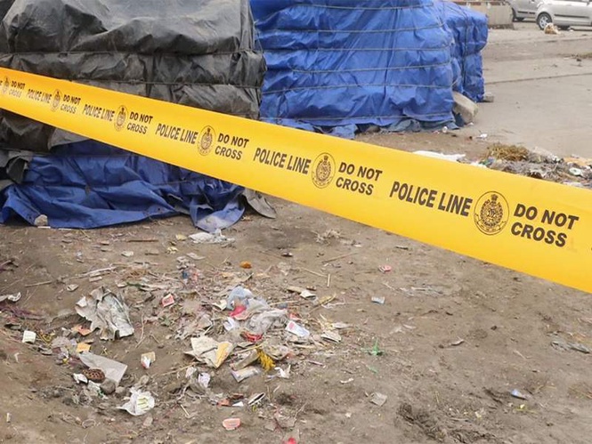 Image from: Father, daughter die of electrocution in Hyderabad after tree falls on car