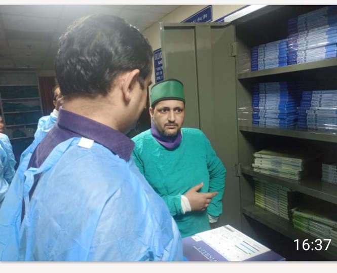 Image from: Tanda medical college cardiology scam: Rs 1 crore stents, balloon catheters seized during inspection