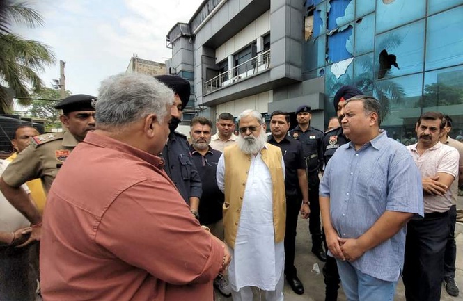 Image from: Factory blaze: Cabinet Minister Anil Vij orders deployment of fire tender at Haryana’s Saha