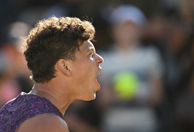 Image from: Shelton survives tie-break thriller to meet Fritz in Stuttgart final