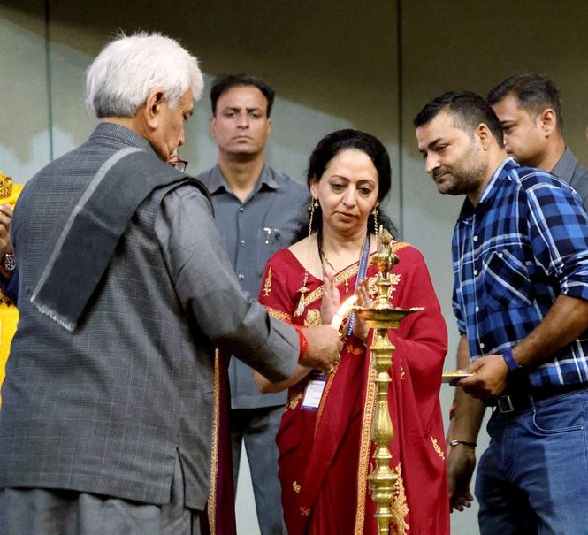 Image from: L-G Sinha urges Kashmiri Pandits to set up industries in J&K