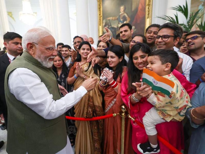 Image from: France: PM Modi receives warm welcome in Nice with cultural performance, diaspora reception