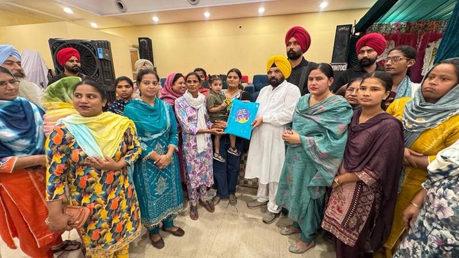 Image from: 3,484 women volunteers deployed for Mawan-Dheeyan Satkar Yojana rollout