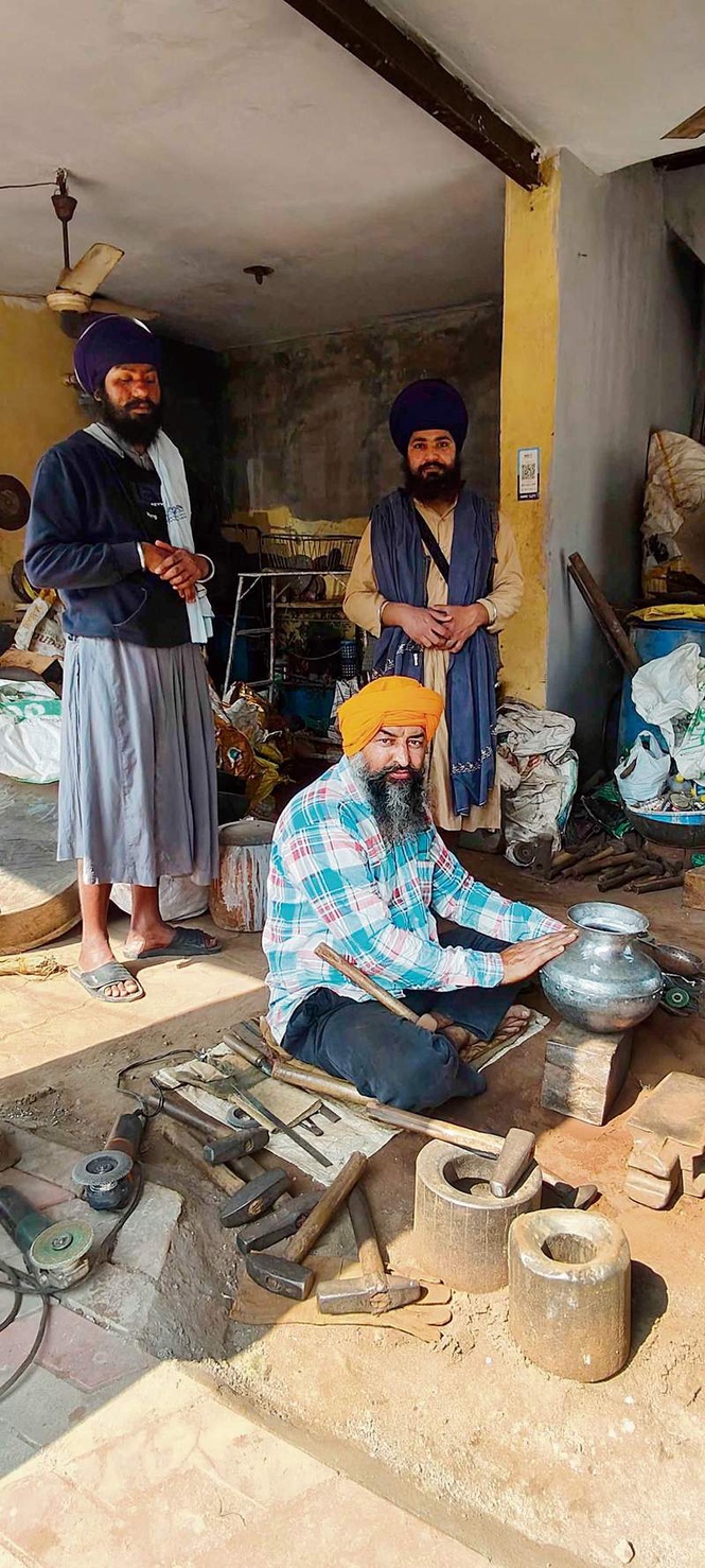 Image from: Carriers of a unique tradition and technique in Gharuan