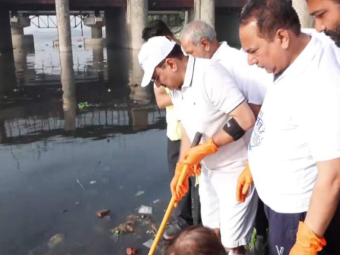Image from: Delhi: Virendra Sachdeva joins Yamuna cleanliness drive, calls river rejuvenation a collective responsibility