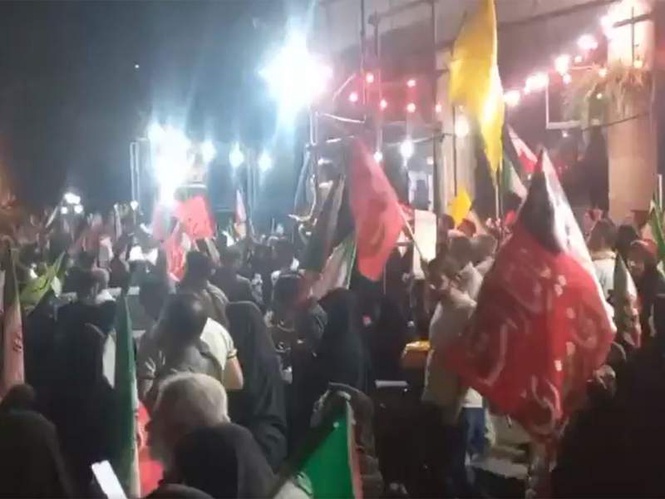 Image from: Dozens demonstrate against peace deal with US outside Iran foreign ministry