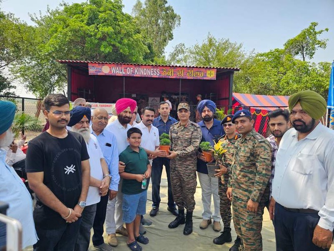Image from: Faridkot gets a ‘Wall of Kindness’: Rotary Club, Army join hands to give away usable household items to needy
