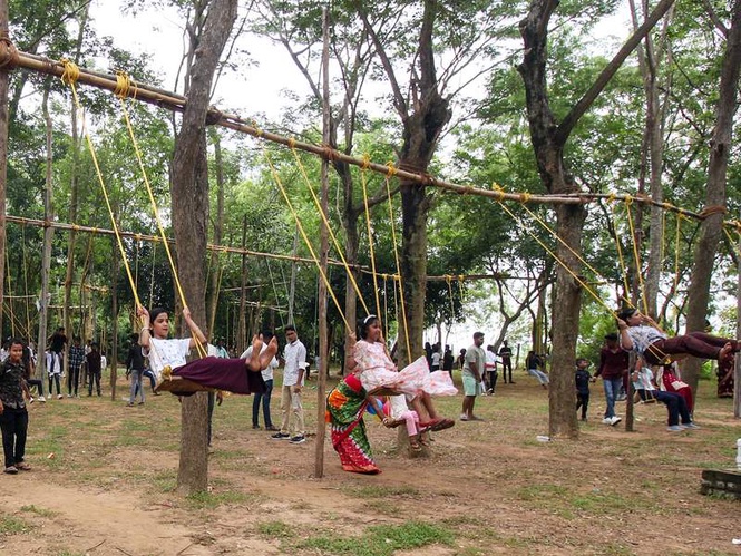 Image from: President Murmu extends 'Raja' festival greetings, says it reminds people to live in harmony with nature