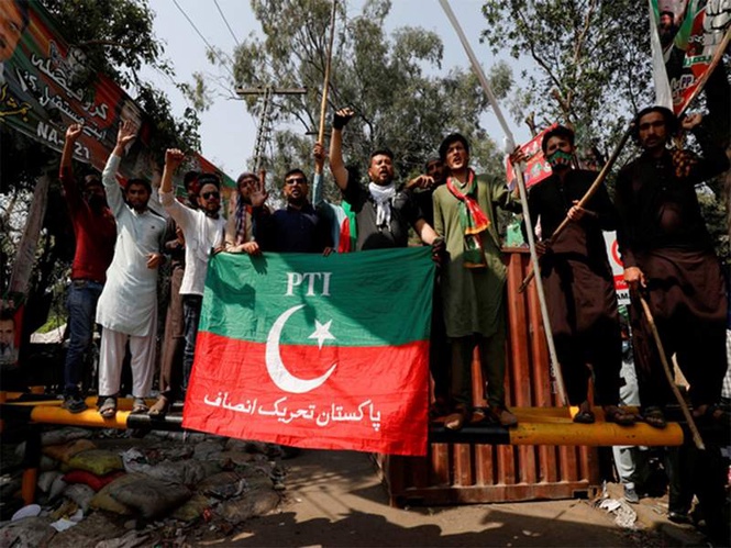 Image from: Pakistan Tehreek-e-Insaf threatens to halt Khyber Pakhtunkhwa budget over lack of access to jailed Imran Khan