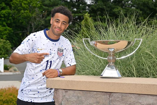 Image from: USMNT star Tyler Adams reacts as New York Knicks win first NBA Championship in 53 years