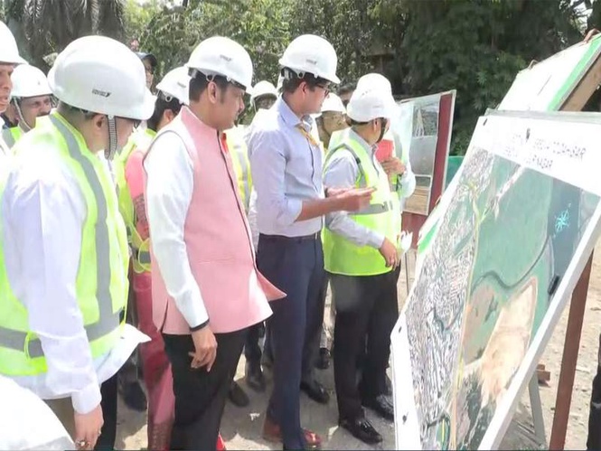 Image from: Maharashtra CM Devendra Fadnavis inspects ongoing construction of Mumbai Coastal Road project