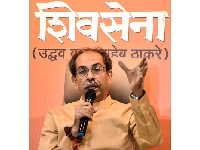Image from: Uddhav Thackeray holds meeting with party MPs at Matoshree