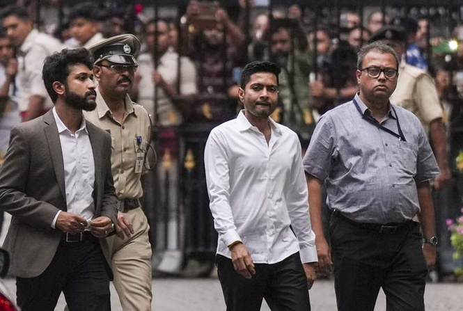 Image from: Signature forgery case: Abhishek Banerjee, Kunal Ghosh at CID headquarters for questioning