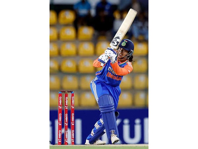 Image from: Smriti Mandhana's fifty, Richa Ghosh's late blitz help India post 170/6 in 20 overs against Pakistan in T20 WC
