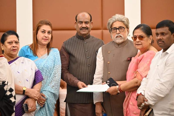 Image from: Rebel TMC MPs announce merger with Nationalist Citizens Party, seek separate seating in Lok Sabha