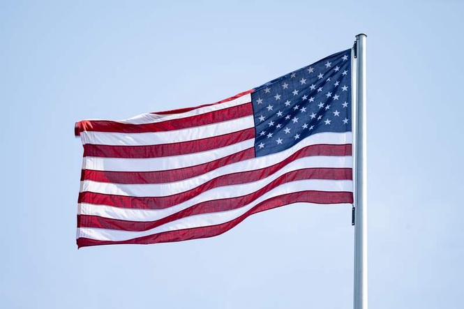 Image from: All 12 on plane feared dead after crash in US state of Missouri
