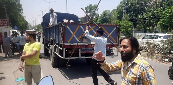 Image from: MC conducts anti-encroachment drive against illegal Sunday Bazaar