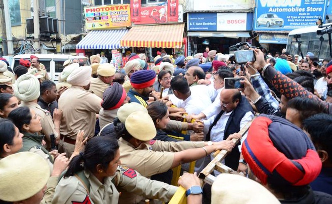 Image from: Open house: How should authorities handle protesters without resorting to force?