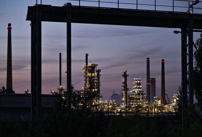 Image from: Oil prices slide after deal between US and Iran
