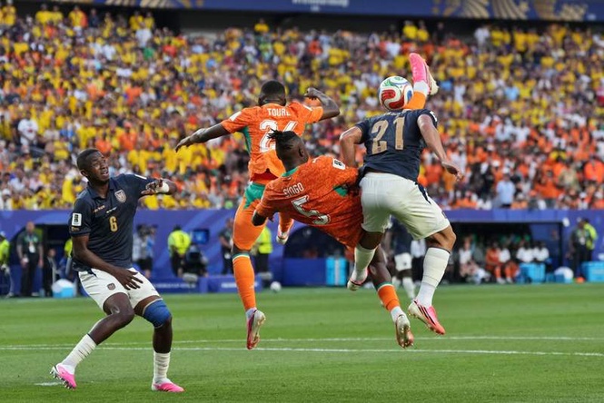 Image from: Ivory Coast celebrate World Cup return with late win over Ecuador