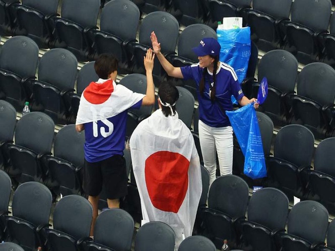 Image from: FIFA World Cup: Japan fans win hearts again by cleaning Dallas Stadium after draw with Netherlands