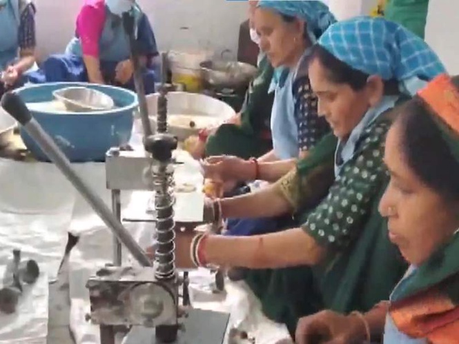 Image from: Women-led SHG prepares Kedarnath Mahaprasadam laddus under Uttarakhand Millet Mission