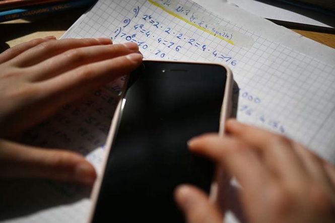 Image from: Bullying, porn, violence: What's going on in your child's class chat?