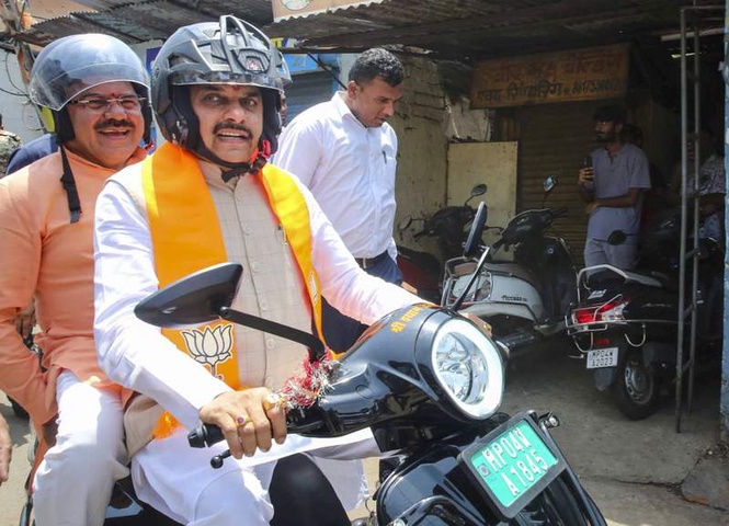 Image from: Madhya Pradesh CM Yadav rides electric scooter to Class 12 topper’s house in slum, wishes her success