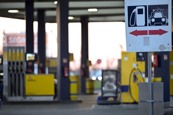 Image from: Oil prices hit three-month low on US-Iran deal