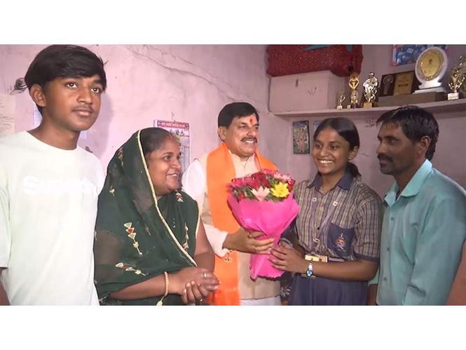 Image from: From narrow lanes to bright horizons: CM Mohan Yadav celebrates MP Board Class 12 commerce topper Chandani Vishwakarma's success