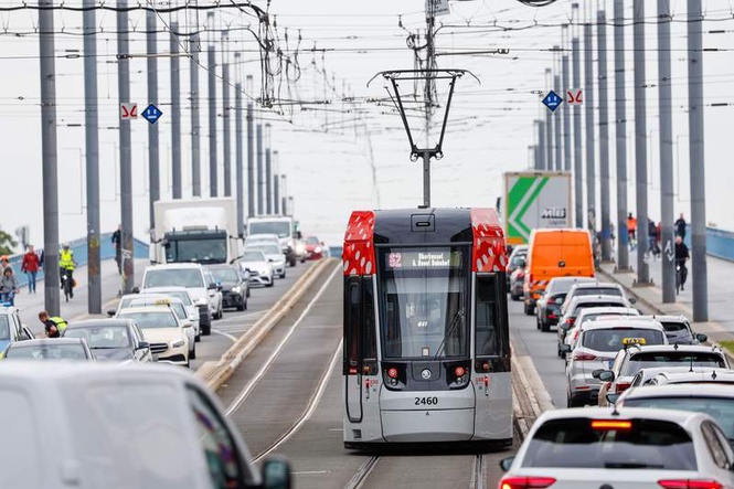 Image from: German city scraps public transport fees due to closure of key bridge