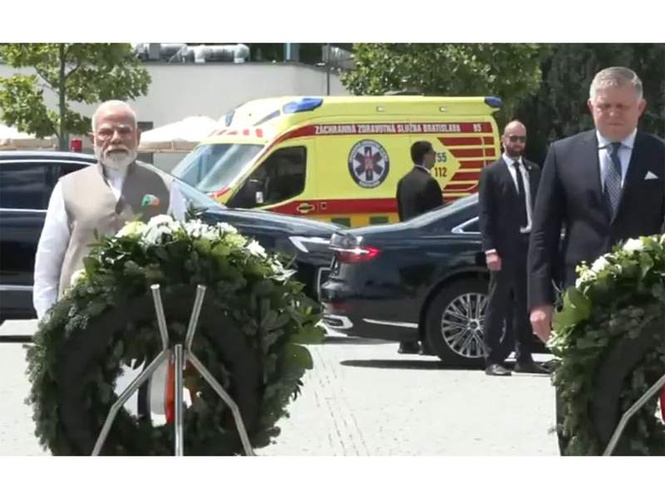 Image from: PM Modi pays tribute to war heroes at Tomb of Unknown Soldier along with Slovak counterpart in Bratislava