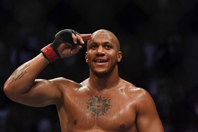 Image from: Instant legend? Ciryl Gane floors Alex Pereira in monumental KO to claim interim belt!