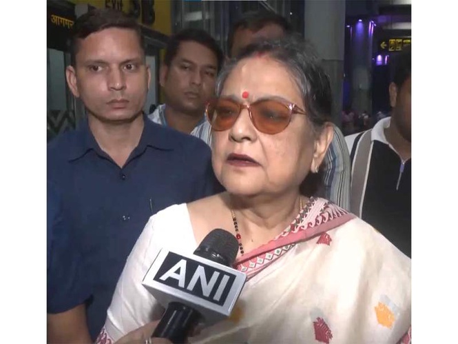 Image from: "Repeated pattern of misbehaviour, misogny": Rebel TMC MP Kakoli Ghosh demands explusion of Kalyan Banerjee from LS; writes to Speaker Birla