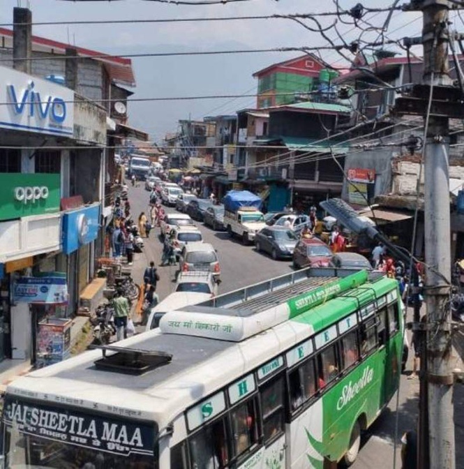 Image from: Heavy tourist influx triggers severe traffic jams in Baijnath, Paprola