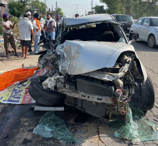 Image from: Woman dead as tipper, car collide; husband, 2 daugters injured in Tarn Taran