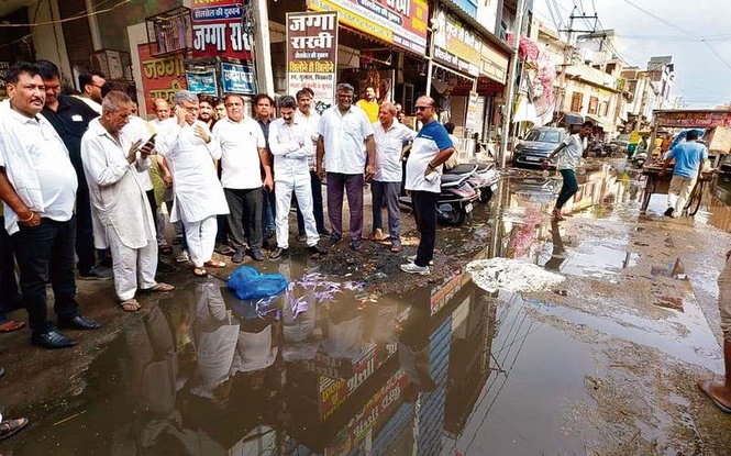 Image from: Overflowing sewage miffs traders; Congress MLA issues ultimatum to Rohtak admin