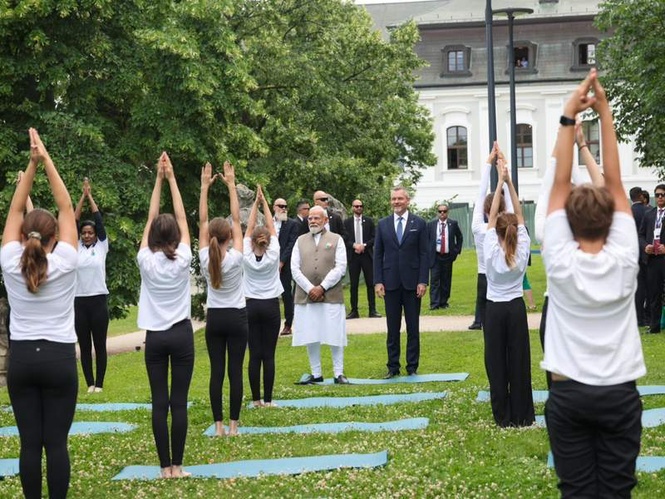 Image from: “Delightful to see youth embrace Yoga”: PM Modi attends Yoga demonstration by Slovak schoolchildren