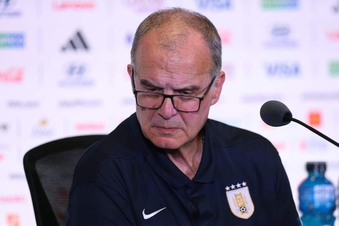 Image from: Marcelo Bielsa dismisses viral World Cup photoshoot controversy with six words
