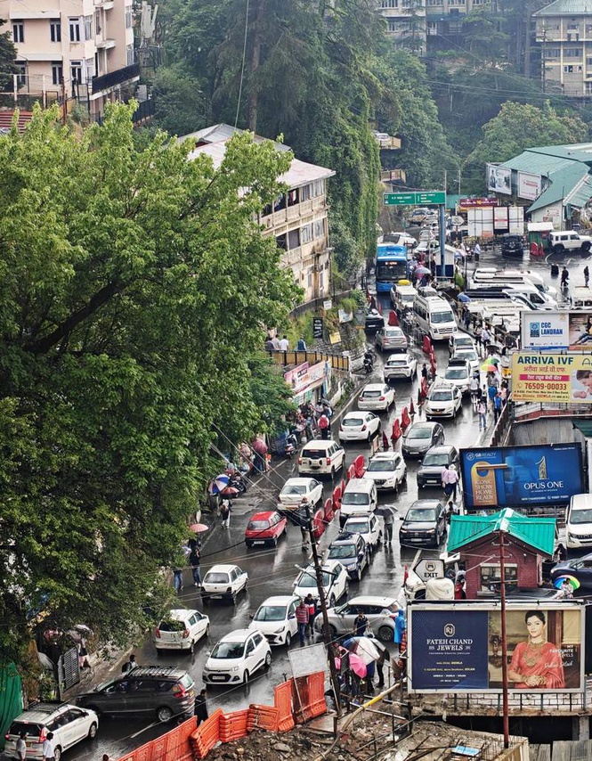 Image from: Where are the big spenders? Crowds swell in Himachal, yet even at 80 per cent occupancy ’quality tourists remain elusive’